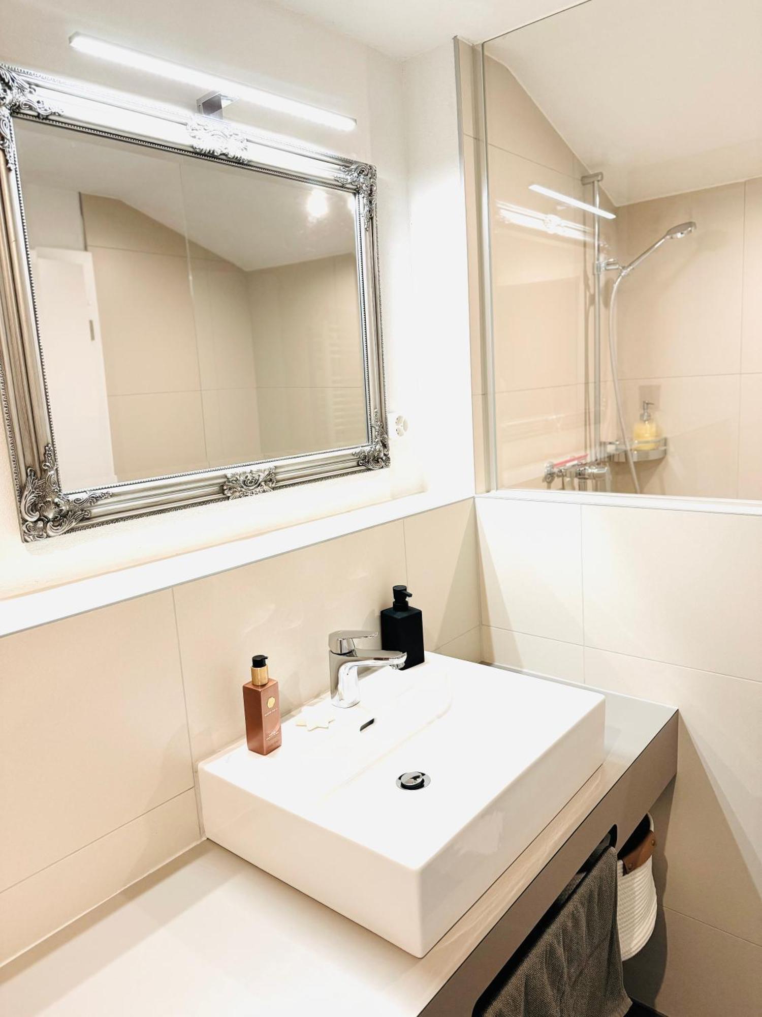 Bellevue & Classy Mountain View Apartment Кандерстег Екстериор снимка